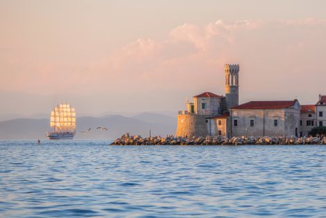 Panoramic boat trips along the Slovenian and Italian coast